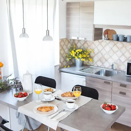 Apartment Roza *